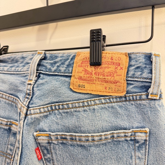 VINTAGE Levi's 501 Light Blue Straight Leg Women's Jeans - Picture 2 of 10